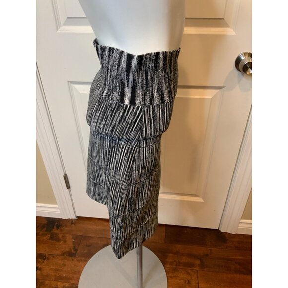BCBG Max Azria Black White Heathered Stripe Scuba Mini Skirt, Size Medium - Picture 2 of 5